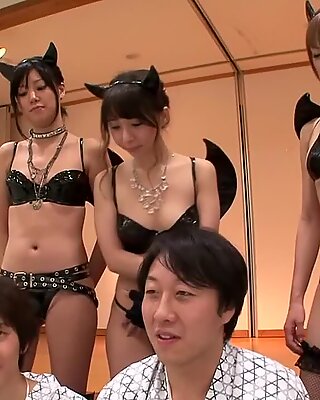 Yuka Osawa, Natsumi Horiguchi, Uta Kohaku, Saki Hatsuki in Moodyz Fan Appreciation Bus Tour 2012 part 2.3